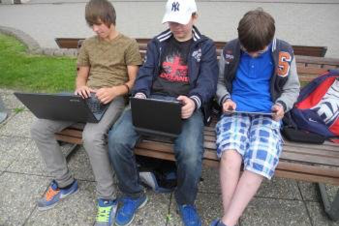 Ilustračný obrázok k článku Mesto chce varovať deti pred nástrahami internetu: Školáci si prečítajú aj o zneužití cez zoznamky