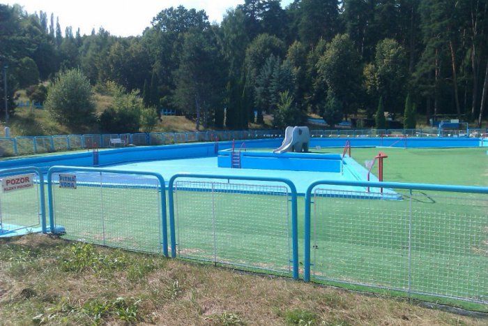 Ilustračný obrázok k článku Kontrola hygienikov v akvaparku Kováčová: Vydali zákaz kúpania v dvoch bazénoch!