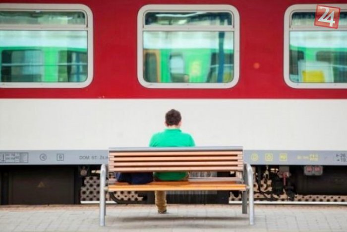 Ilustračný obrázok k článku Mrazivé momenty na stanici: Mladá Bystričanka (30) chcela skočiť pod prichádzajúci vlak