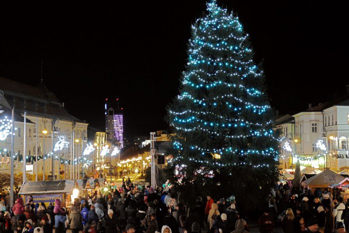Ilustračný obrázok k článku Vianočná ANKETA v uliciach mesta: Aké darčeky nakupujú Bystričania najbližším a koľko ich stoja?