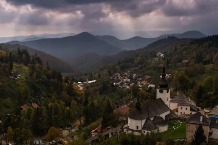 Ilustračný obrázok k článku Na prestížnom cestovateľskom blogu určili naj miesta v strednej Európe: Očarila ich aj dedina pri Bystrici!