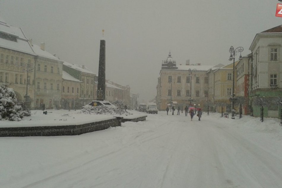 Ilustračný obrázok k článku Bystričania si cez zimu veľa snehu neužili: Údržba ciest a chodníkov však vyšla na státisíce eur