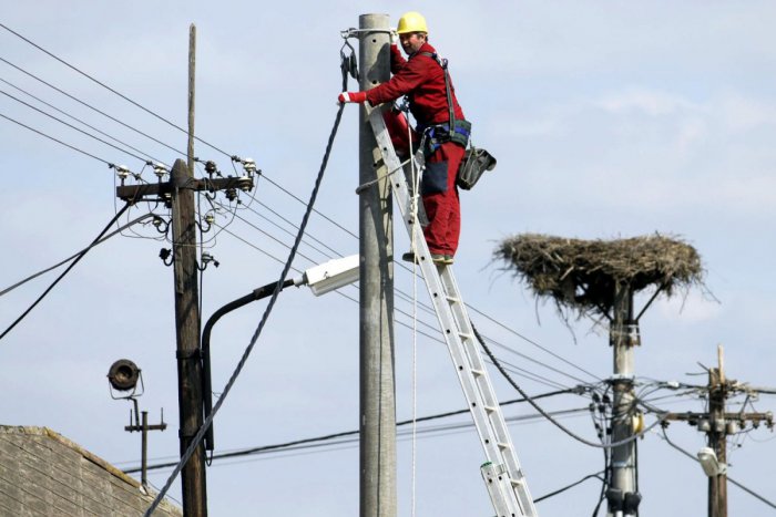 Ilustračný obrázok k článku Pripravte sa na odstávky elektriny: Komu v Bystrici a okolí nepôjde prúd?