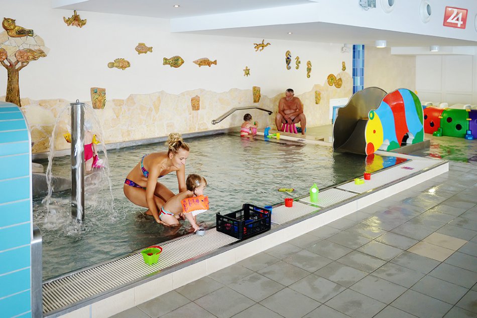 Ilustračný obrázok k článku Nečakajte na leto, okúpte sa už teraz! 6 bazénov, obed v plavkách a zvýhodnené vstupné pre rodiny v Kováčovej