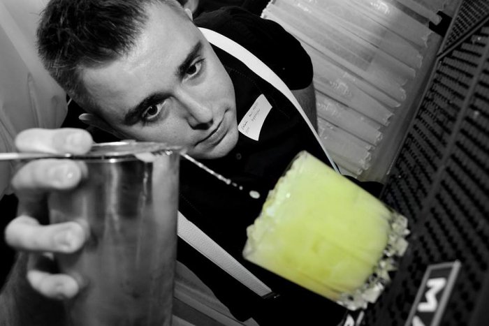 Ilustračný obrázok k článku Bystrický barman Martin prezradil vymakaný recept na letný drink: Tento osviežujúci koktejl si zamilujete!