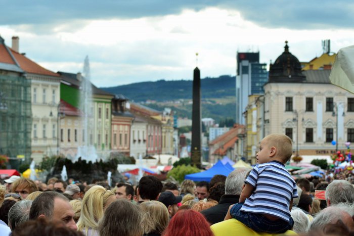 Ilustračný obrázok k článku Na bystrickom námestí bude opäť veselo: Blíži sa hudobný festival a Vínšpacírka
