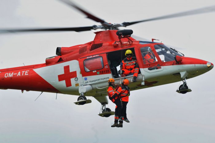 Ilustračný obrázok k článku Mladý motorkár (24) mal nehodu pri Bystrici. Na mieste zasahovali leteckí záchranári!
