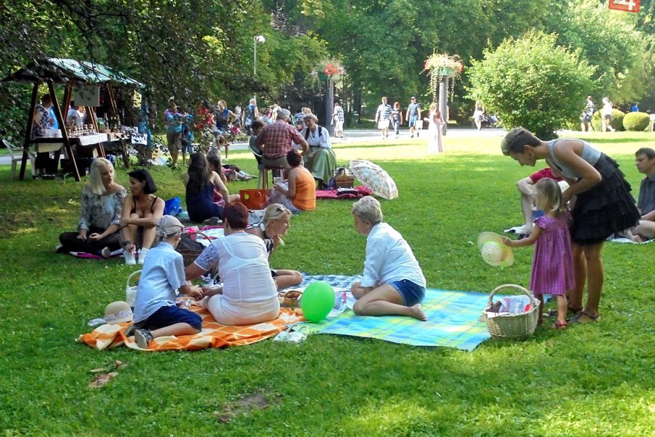 Ilustračný obrázok k článku Rodinný piknik priamo v centre Bystrice. Koncert, divadlo, hry a vstup voľný