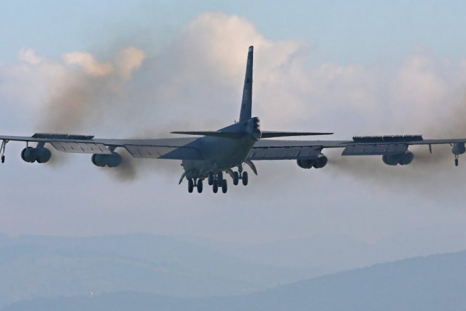 Ilustračný obrázok k článku FOTO: Prípravy na letecké dni vrcholia: Na Sliači predstavili americký bombardér