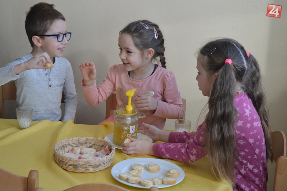 Ilustračný obrázok k článku FOTO: Čerstvý chlieb aj med. Bystrické deti majú raňajky z miestnych surovín