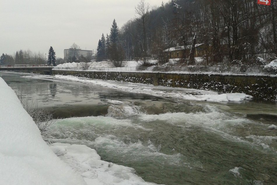 V OBRAZOCH: Na Hrone v Bystrici sa objavil vodopád