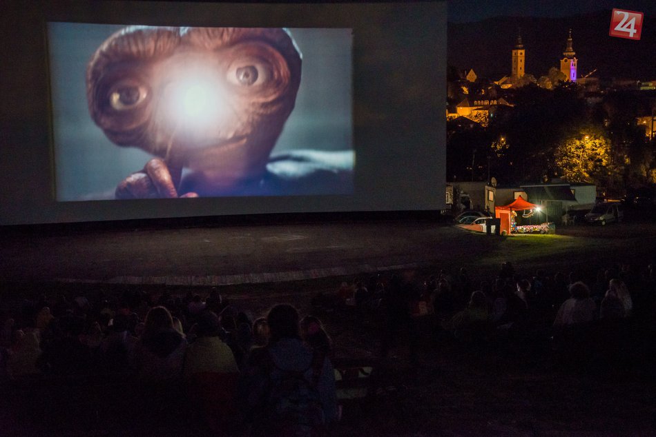 V OBRAZOCH: Letné kino na bystrickom amfiteátri