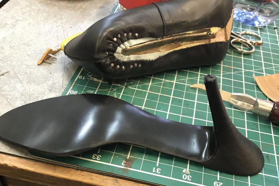 V OBRAZOCH: Študentka Terézia navrhuje v Londýne vlastné topánky