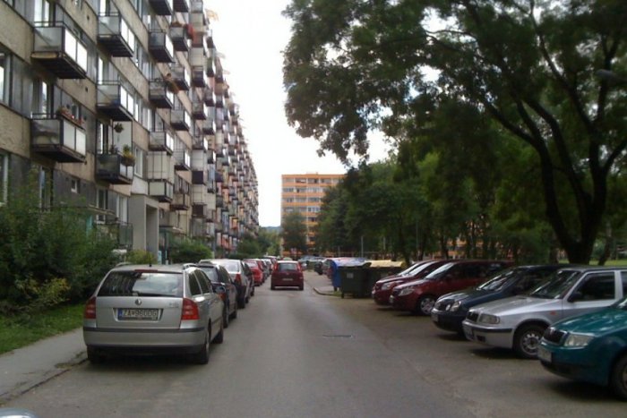 Ilustračný obrázok k článku Zmeny pre motoristov v Bystrici: Kde a ako sa bude parkovať po novom?
