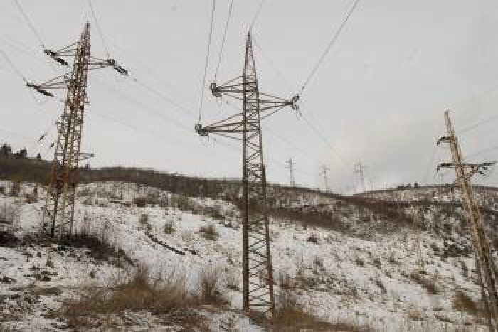 Ilustračný obrázok k článku Následky hustého sneženia: Bez elektriny zostali stovky ľudí