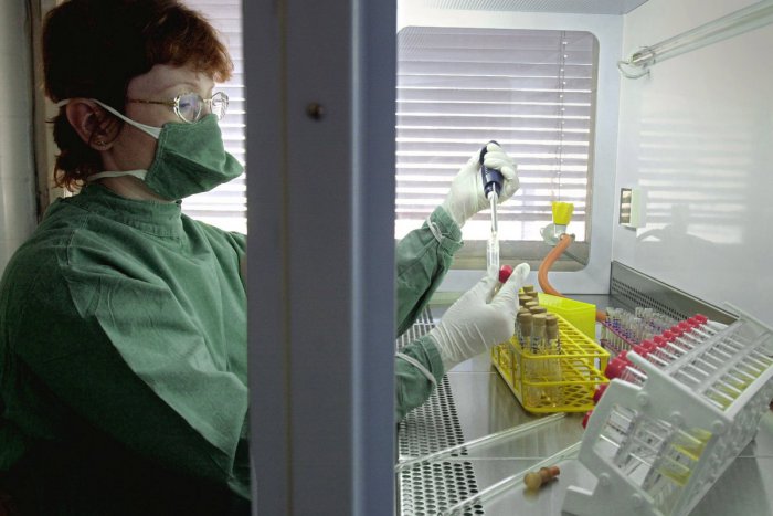 Ilustračný obrázok k článku Bystrica sa pripravuje na možný výskyt eboly: Do Rooseveltky prievezú špeciálnu ošetrovaciu jednotku