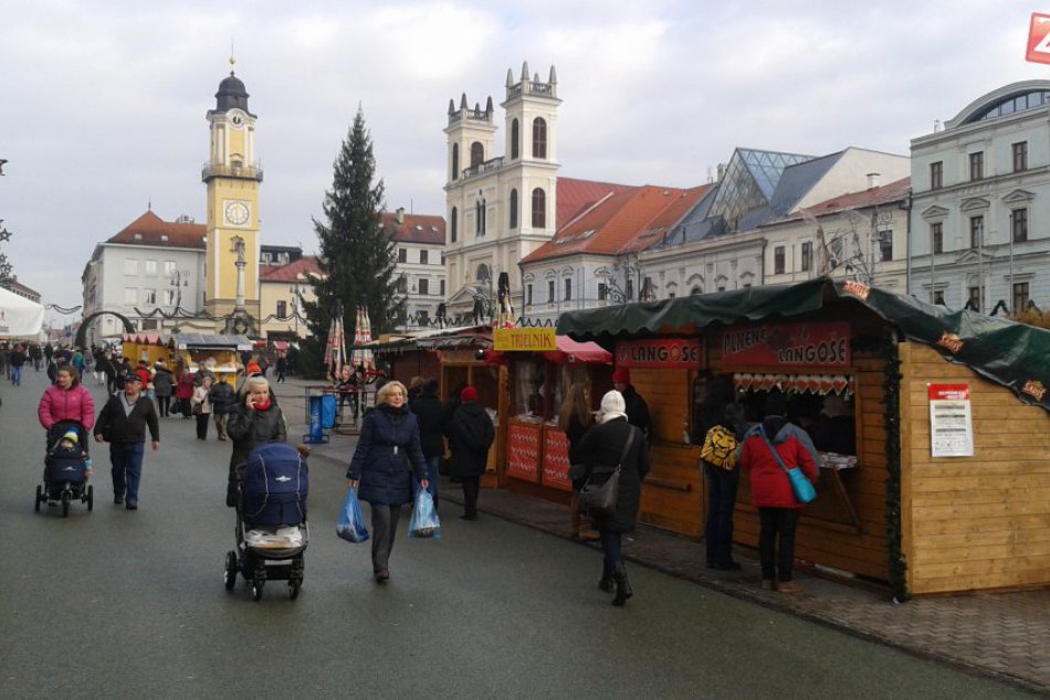 Ilustračný obrázok k článku Vianočné trhy lákajú Bystričanov aj cezpoľných: Pozrite si FOTO a VIDEO z námestia