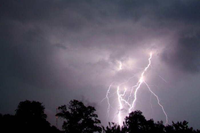 Ilustračný obrázok k článku Pripravte sa na divoké počasie: Na Bystricu udrú búrky, takýto dážď nám hrozí!