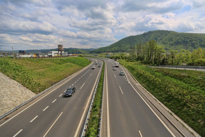 Ilustračný obrázok k článku Rozruch na rýchlostnej ceste: Na R1 medzi Bystricou a Zvolenom sa strieľalo!