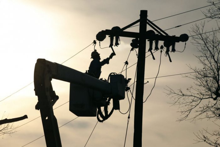 Ilustračný obrázok k článku VEĽKÝ PREHĽAD: Júlové odstávky elektriny v kocke. Komu v Bystrici nepôjde prúd?