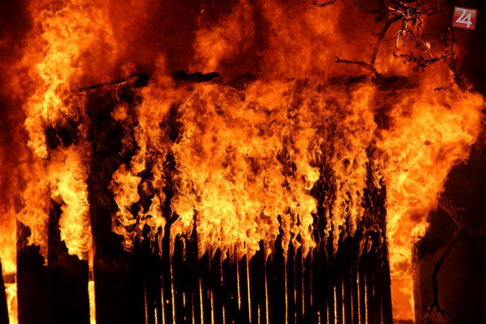 Ilustračný obrázok k článku Tragédia v Hriňovej: Plamene zachvátili rodinný dom, jeden človek to neprežil