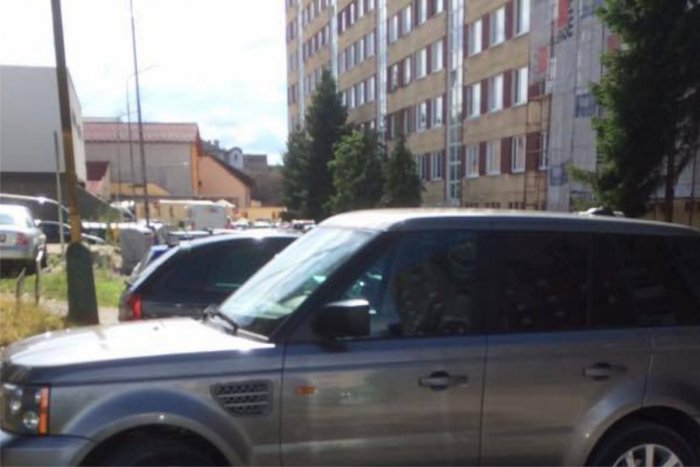 Ilustračný obrázok k článku FOTO: Arogantné parkovanie na ulici v Brezne. Zábery, ktoré hovoria za všetko