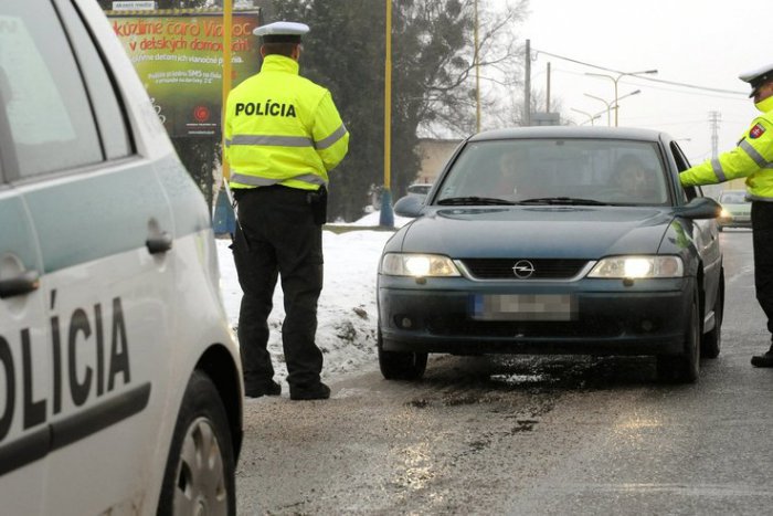 Ilustračný obrázok k článku Na cestách v Bystrici a okolí pozor! Na vodičov si posvietia policajti!