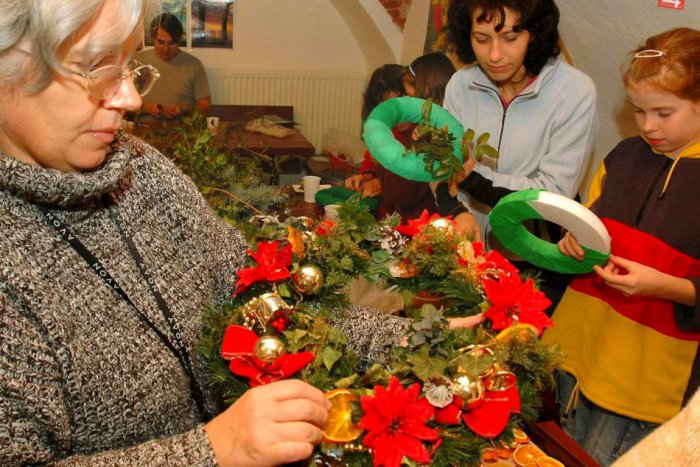 Ilustračný obrázok k článku Duch Vianoc prichádza. Tímy z obcí pri Bystrici si zmerajú sily v krásnom zvyku