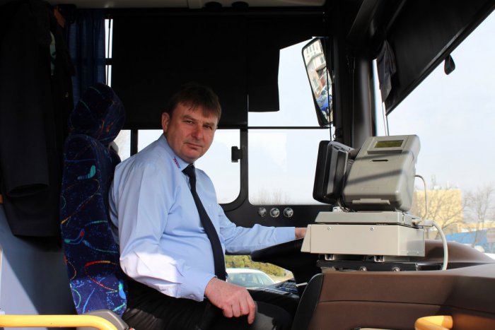 Ilustračný obrázok k článku ROZHOVOR: Milionár z Lučenca už 40 rokov za volantom autobusu. O zážitky nemá núdzu