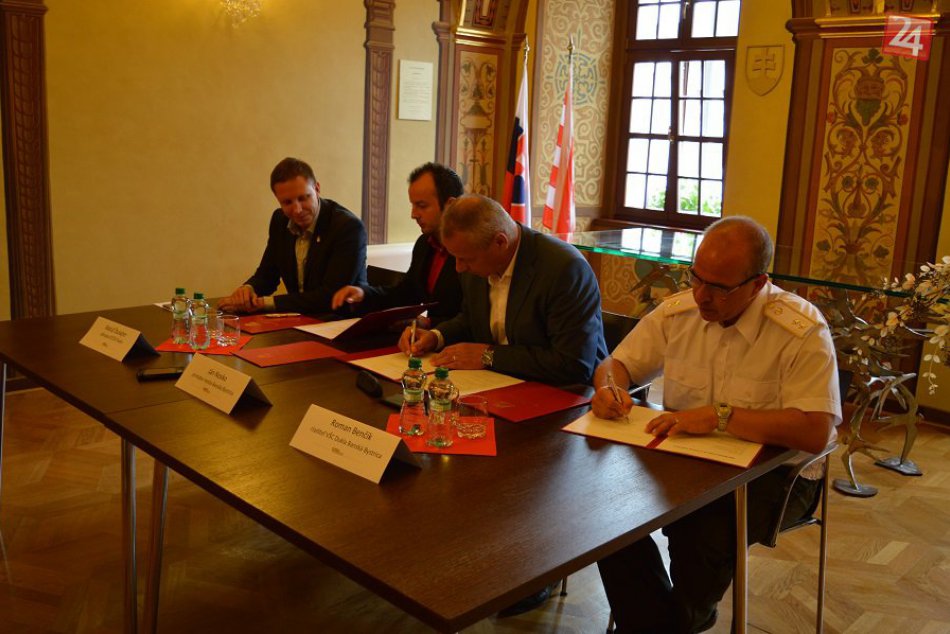 Ilustračný obrázok k článku Bystrica podpísala Memorandum o spolupráci. Ako sa má dotknúť mladých športovcov?