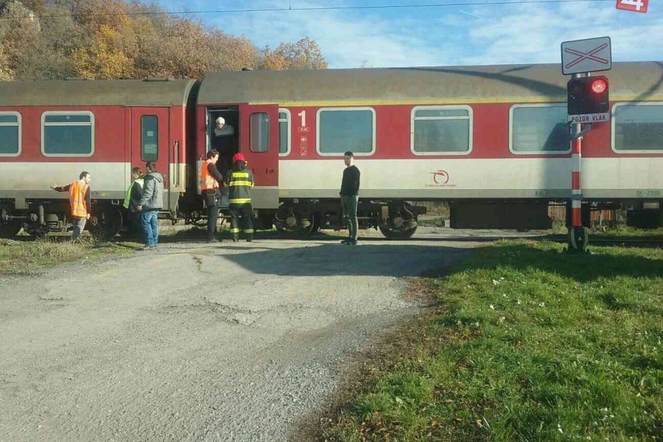 Ilustračný obrázok k článku Nešťastie na trati: Vlaková čata použila záchrannú brzdu, žena skončila v nemocnici