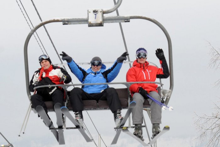 Ilustračný obrázok k článku Aktuálne správy pre lyžiarov. Kde všade v okolí Bystrice sa dá vyblázniť na svahu?