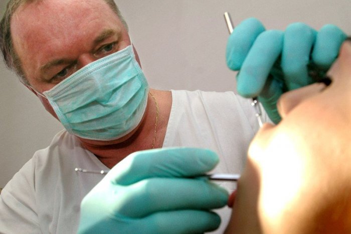 Ilustračný obrázok k článku V BBSK chýbajú lekári. Kraj podporí nové zubné ambulancie a nákup nutnej techniky