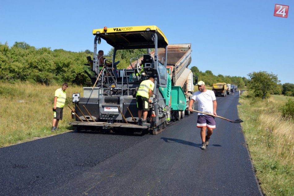 Ilustračný obrázok k článku FOTO: Cesty v Banskobystrickom kraji pokryje nový asfalt. Kde pribudnú kilometre bez dier?