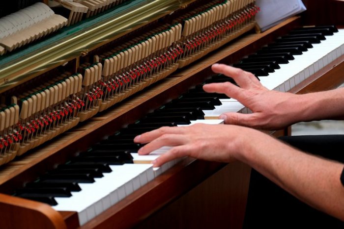 Ilustračný obrázok k článku Falošný ladič klavírov nástroj nenaladil, zato rozladil majiteľov!