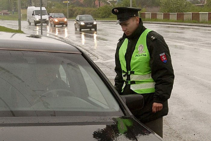 Ilustračný obrázok k článku Týždeň na bystrických cestách: Rozpis od policajtov, ktorý vodiči ocenia