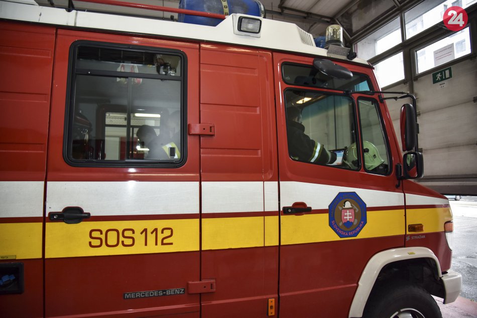 Ilustračný obrázok k článku Požiar sila v Bystrici: S ohňom bojuje desať hasičov s dýchacími prístrojmi