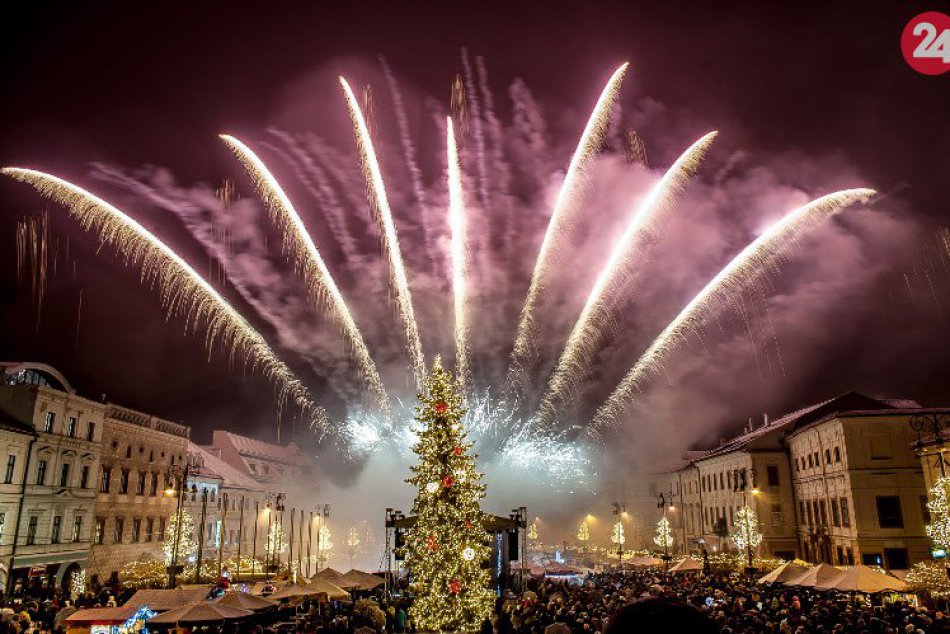 Ilustračný obrázok k článku Bystričania si užili aj po druhý raz: Novoročný ohňostroj zaplnil Námestie SNP, FOTO