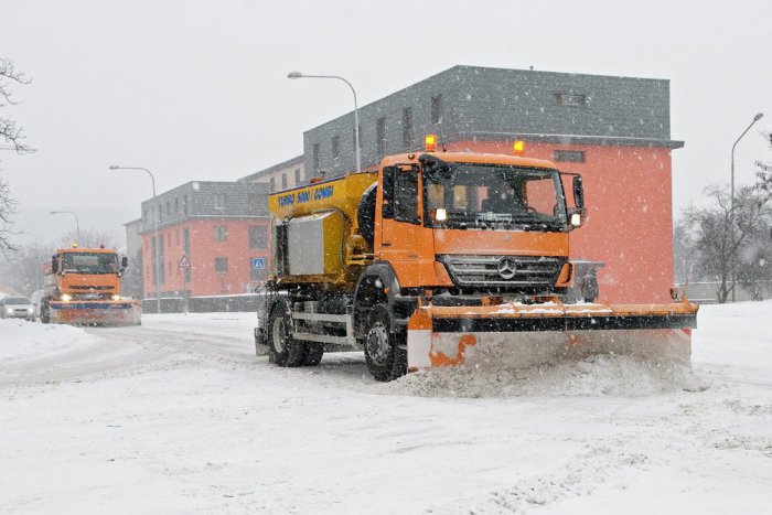 Ilustračný obrázok k článku Ako sú cestári v kraji pripravení na zimu? Vodičom pomôže aj šikovná služba
