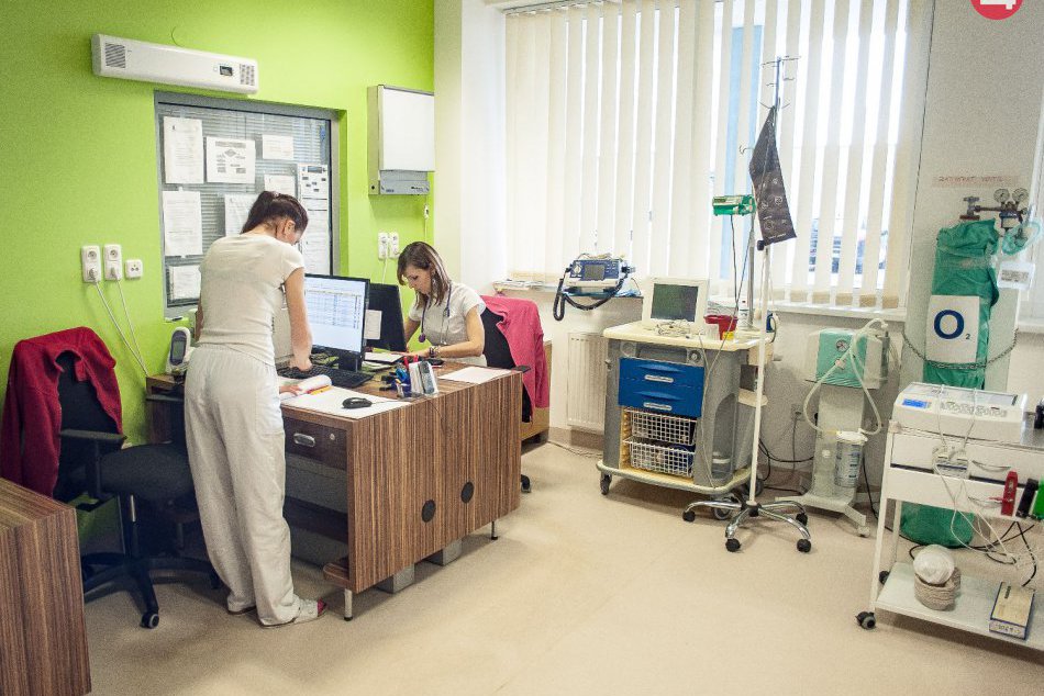 Ilustračný obrázok k článku V bystrickej nemocnici rátajte so zdržaním: Dôležitý oznam pre pacientov