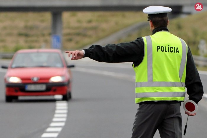 Ilustračný obrázok k článku Pozor na cestách: Policajti vykonávajú kontroly, využijú objektívnu zodpovednosť