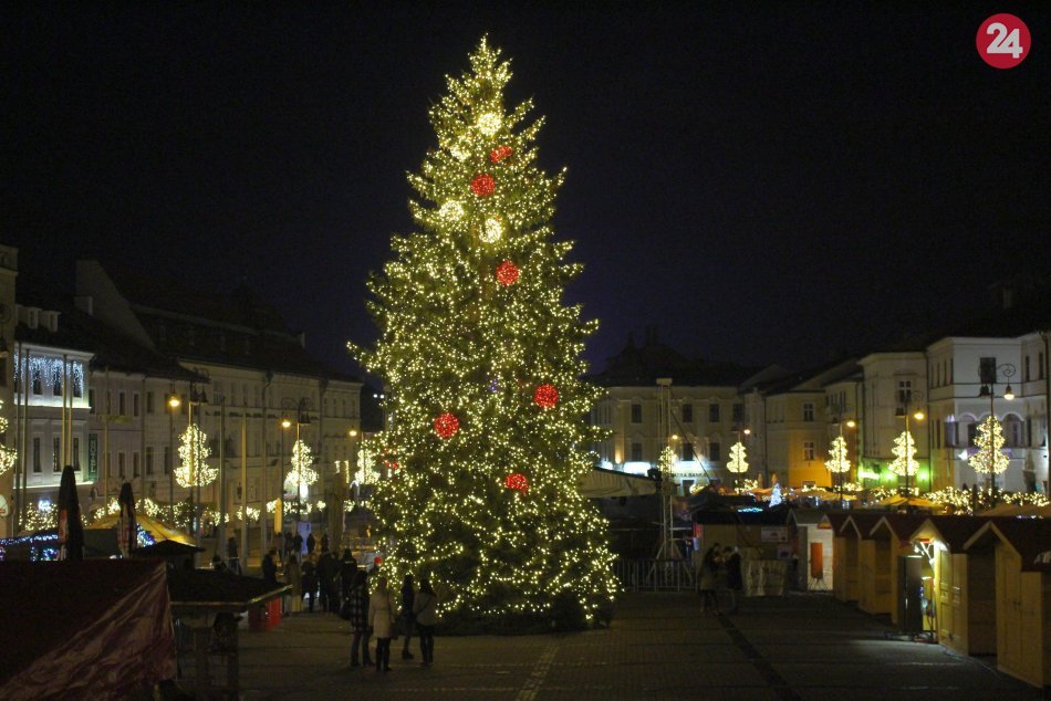 Ilustračný obrázok k článku Vianoce v Bystrici budú iné: Bez trhov, bez ohňostroja a čo Mikuláš či PROGRAM?