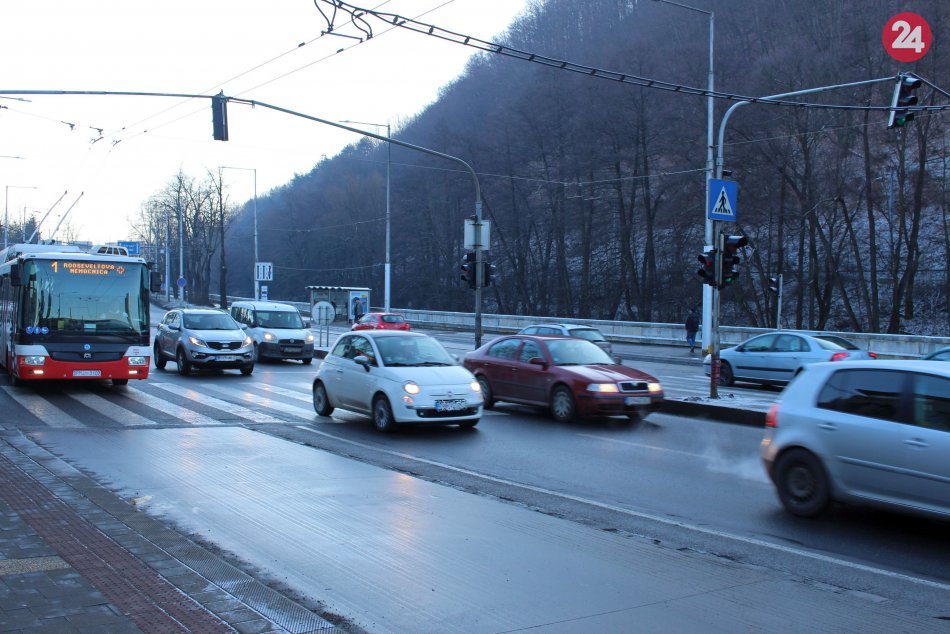 Ilustračný obrázok k článku Tender na dopravcov MHD v Bystrici čelí kritike: Mesto spochybňovanie odmieta