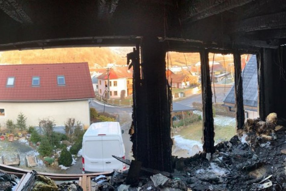 Ilustračný obrázok k článku Ľudia ukázali veľkú solidaritu: Takto pomáhajú rodine, ktorej v Môlči vyhorel dom, FOTO