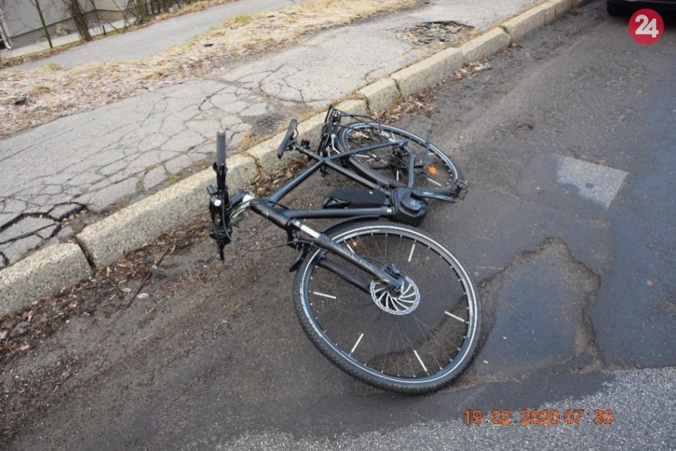 Ilustračný obrázok k článku Cyklista v Bystrici utrpel zranenia. Vodič mu nedal prednosť na ceste, FOTO
