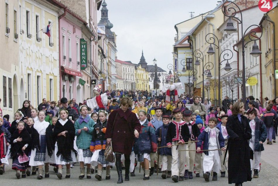 Ilustračný obrázok k článku Vráťte sa s nami v čase: Takto Bystrica privítala jar pred 20 rokmi, FOTO