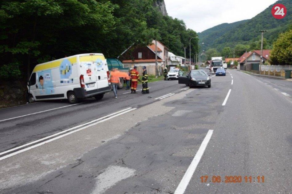 Ilustračný obrázok k článku Neďaleko Bystrice nabúrali 3 autá: Dôvod zrážky je vskutku kuriózny, FOTO