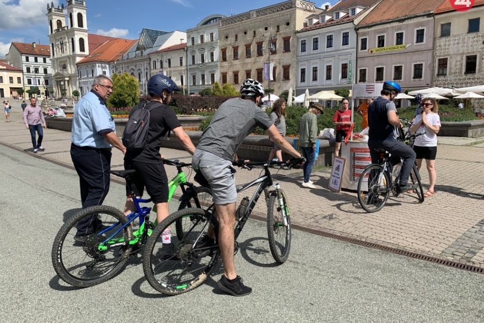 Ilustračný obrázok k článku Cyklistov aj motoristov poučili priamo na námestí: Ako tam treba jazdiť? FOTO