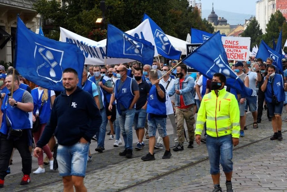 Ilustračný obrázok k článku Odborári chystajú protestný pochod v Bystrici: Prečo sa vyberú do ulíc?