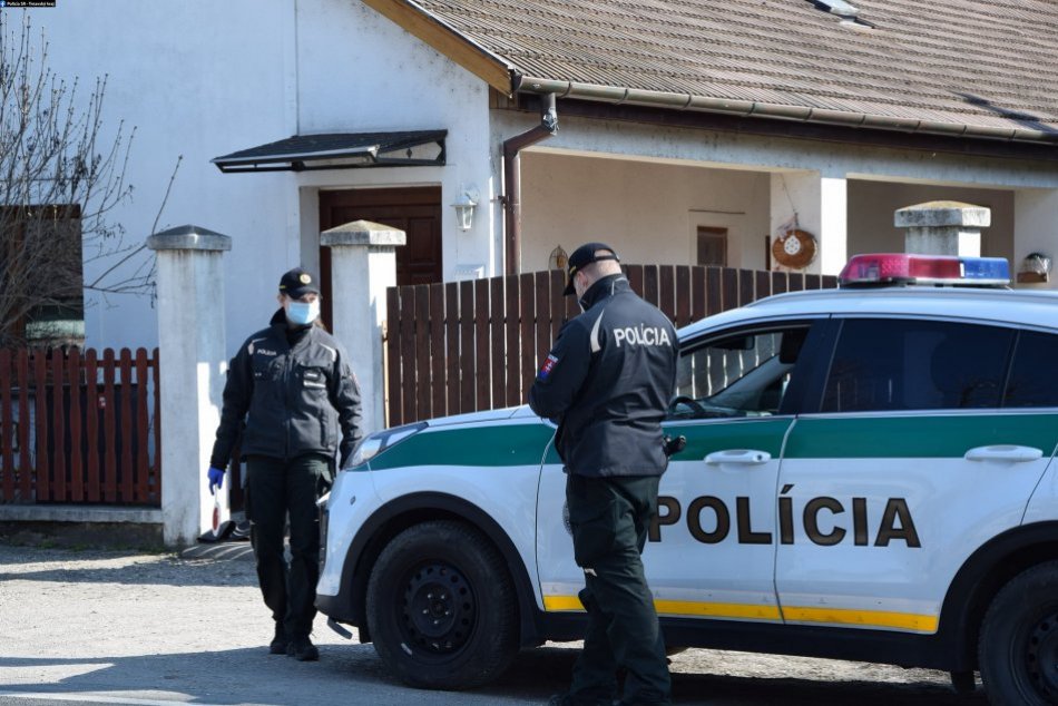 Ilustračný obrázok k článku Nepríjemné zistenie policajtov: Prevádzka v Bystrici bola otvorená a dnu zákazníci